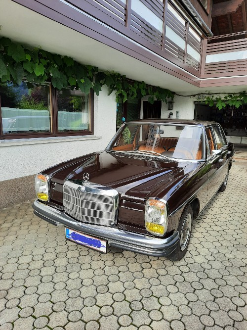 MCG18117 MERCEDES 220D W115 Black MCG 1/18 EUR 76,49 - FR