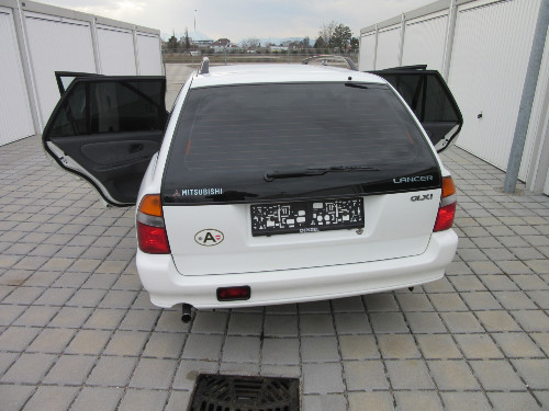 Zu verkaufen: Mitsubishi Lancer Kombi 1.6 Benzin 116PS mit gültigem Pickerl Baujahr BJ 01/1994