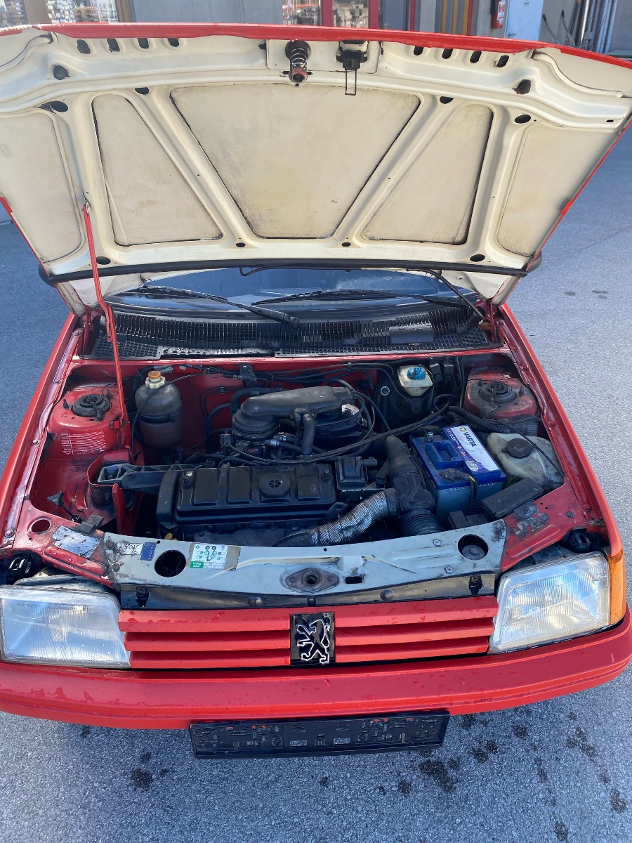 Oldtimer Peugeot 205 Look Edition in gebrauchtem Zustand Baujahr BJ 05/1990