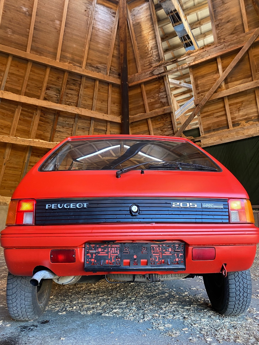 Oldtimer Peugeot 205 Look Edition in gebrauchtem Zustand Baujahr BJ 05/1990