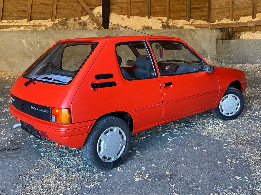 Oldtimer Peugeot 205 Look Edition in gebrauchtem Zustand Baujahr BJ 05/1990