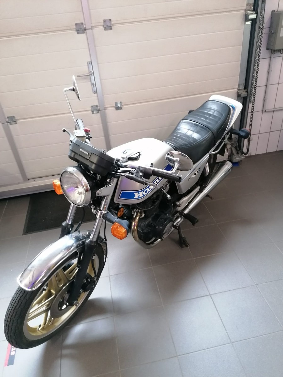 Oldtimer Honda sonstige Modelle in Originalzustand mit niedrigem Kilometerstand Baujahr BJ 12/1901