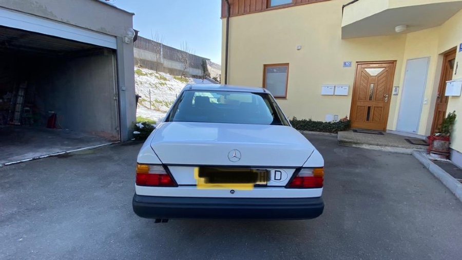 Mercedes Benz E-Klasse in Originalzustand abzugeben Baujahr BJ 04/1986