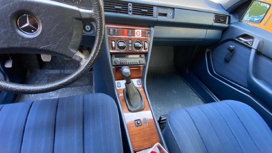 Mercedes Benz E-Klasse in Originalzustand abzugeben Baujahr BJ 04/1986