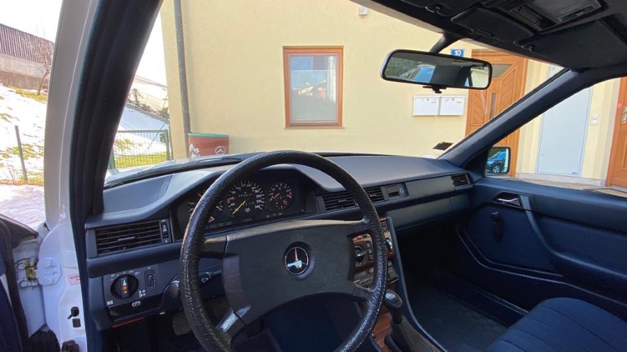 Mercedes Benz E-Klasse in Originalzustand abzugeben Baujahr BJ 04/1986