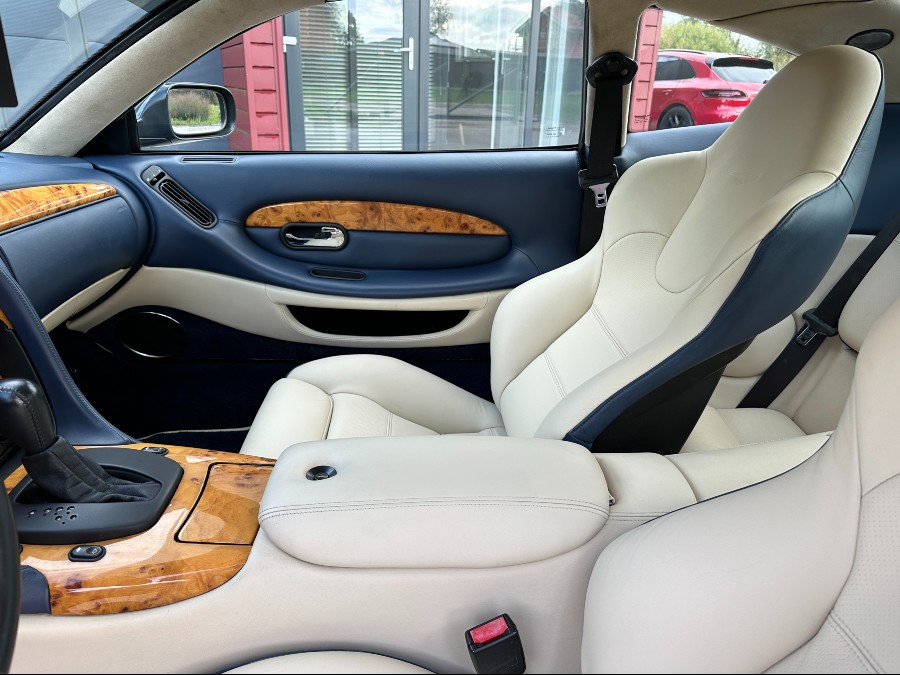 Aston Martin Baujahr BJ 07/2002