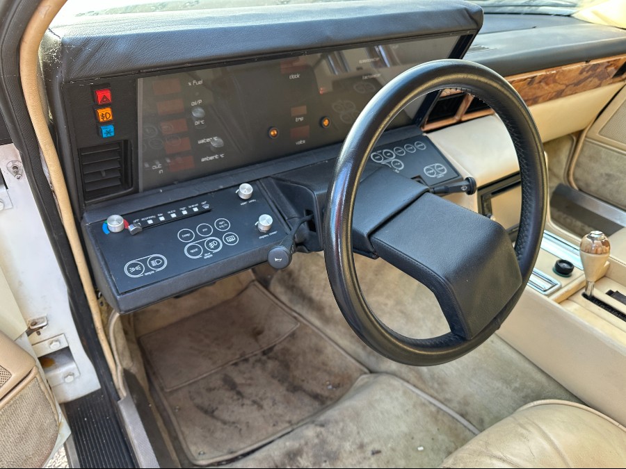 Aston Martin Lagonda Baujahr BJ 07/1982