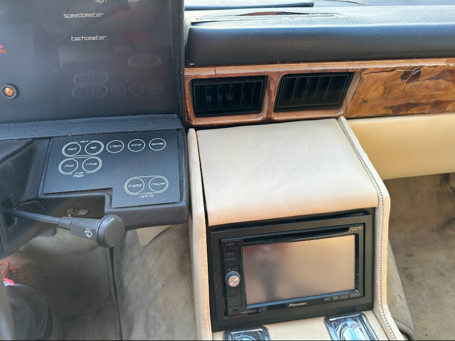 Aston Martin Lagonda Baujahr BJ 07/1982