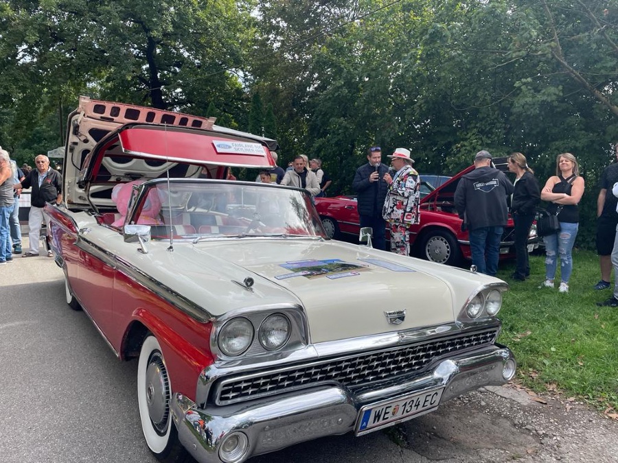 Historisch zugelassen: Ford Fairlane in gebrauchtem Zustand Baujahr BJ 02/1959