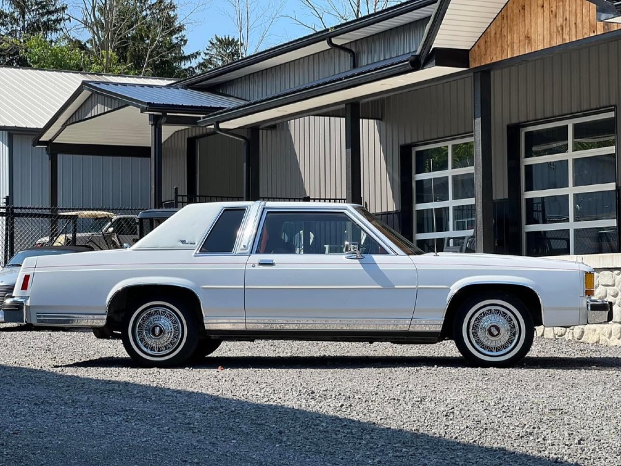 Ford LTD guter Zustand sucht neuen Besitzer Baujahr BJ 01/1985