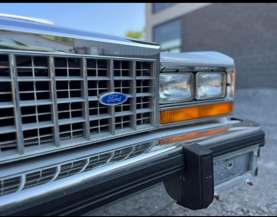 Ford LTD guter Zustand sucht neuen Besitzer Baujahr BJ 01/1985