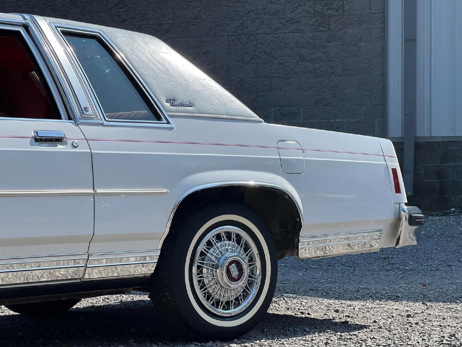 Ford LTD guter Zustand sucht neuen Besitzer Baujahr BJ 01/1985