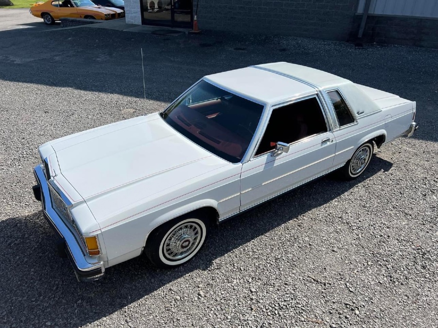 Ford LTD guter Zustand sucht neuen Besitzer Baujahr BJ 01/1985