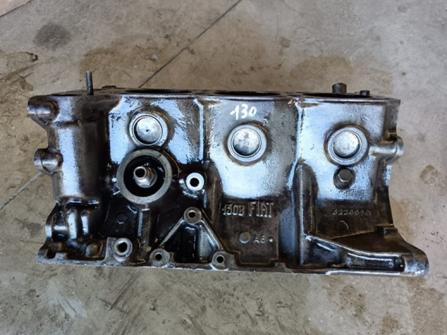 Motor für Fiat 130 zu verkaufen Baujahr BJ -