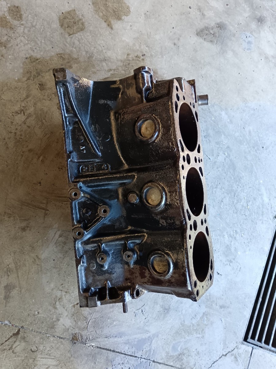 Motor für Fiat 130 zu verkaufen Baujahr BJ -