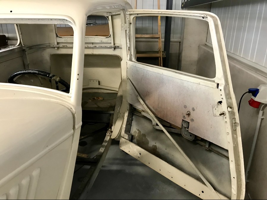 Biete Ford als Restaurationsobjekt Baujahr BJ 01/1938