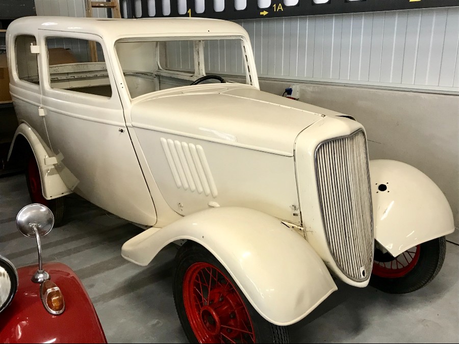 Biete Ford als Restaurationsobjekt Baujahr BJ 01/1938