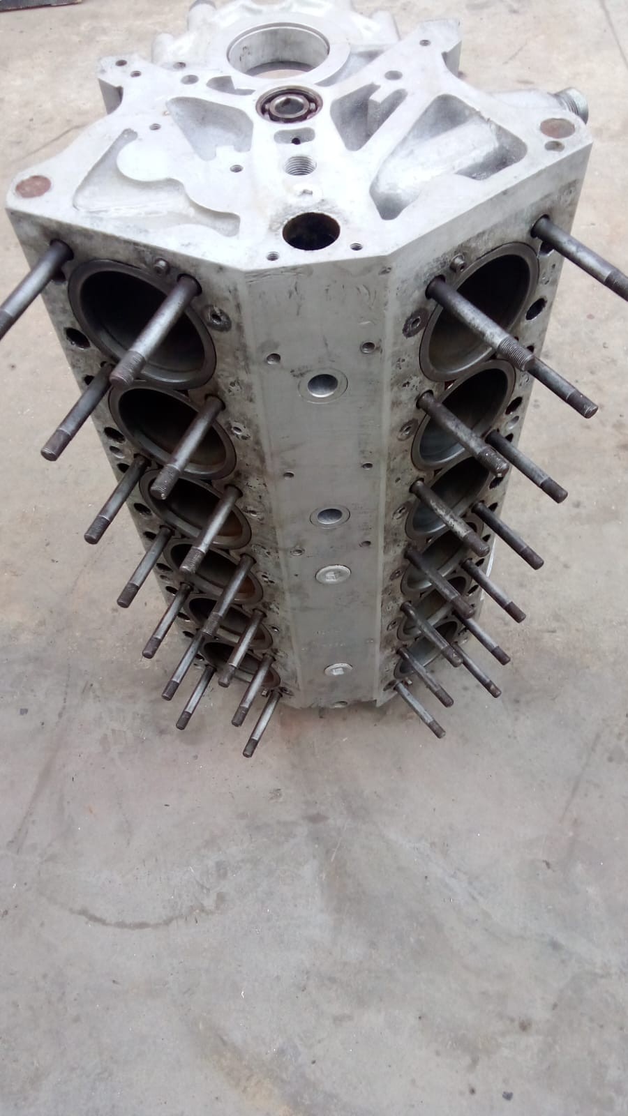 Motor für Ferrari 365 zu verkaufen Baujahr BJ -