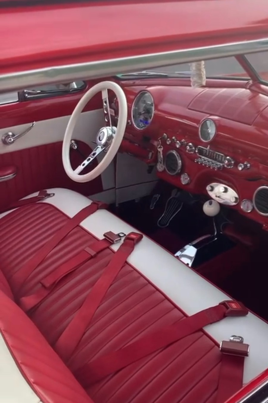 Ford 1950 Ford de Luxe Custom “Sweet Valentine” Baujahr BJ 09/1950