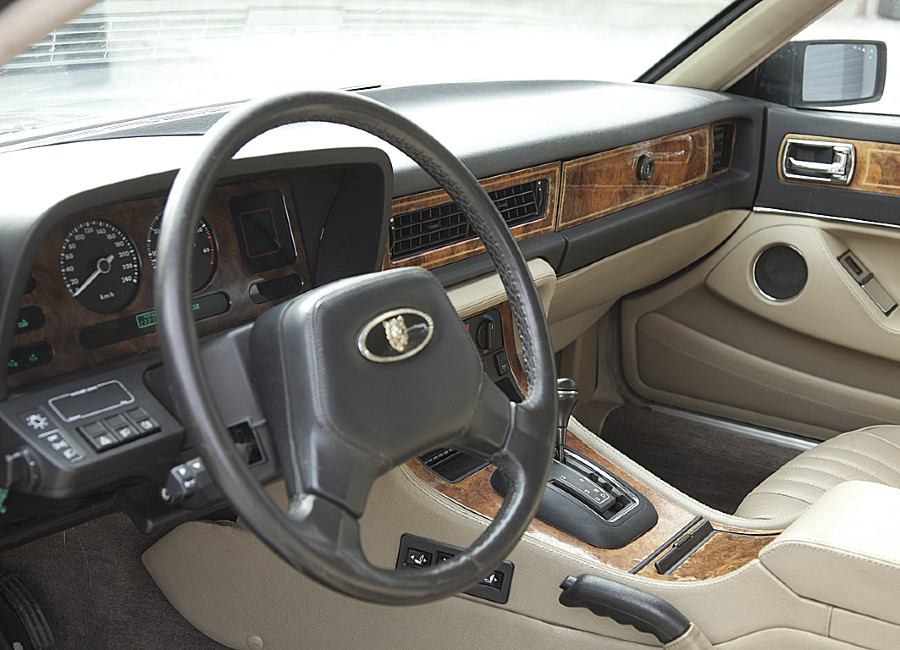 Jaguar XJ40 in gutem Zustand sucht neuen Besitzer Baujahr BJ 04/1989