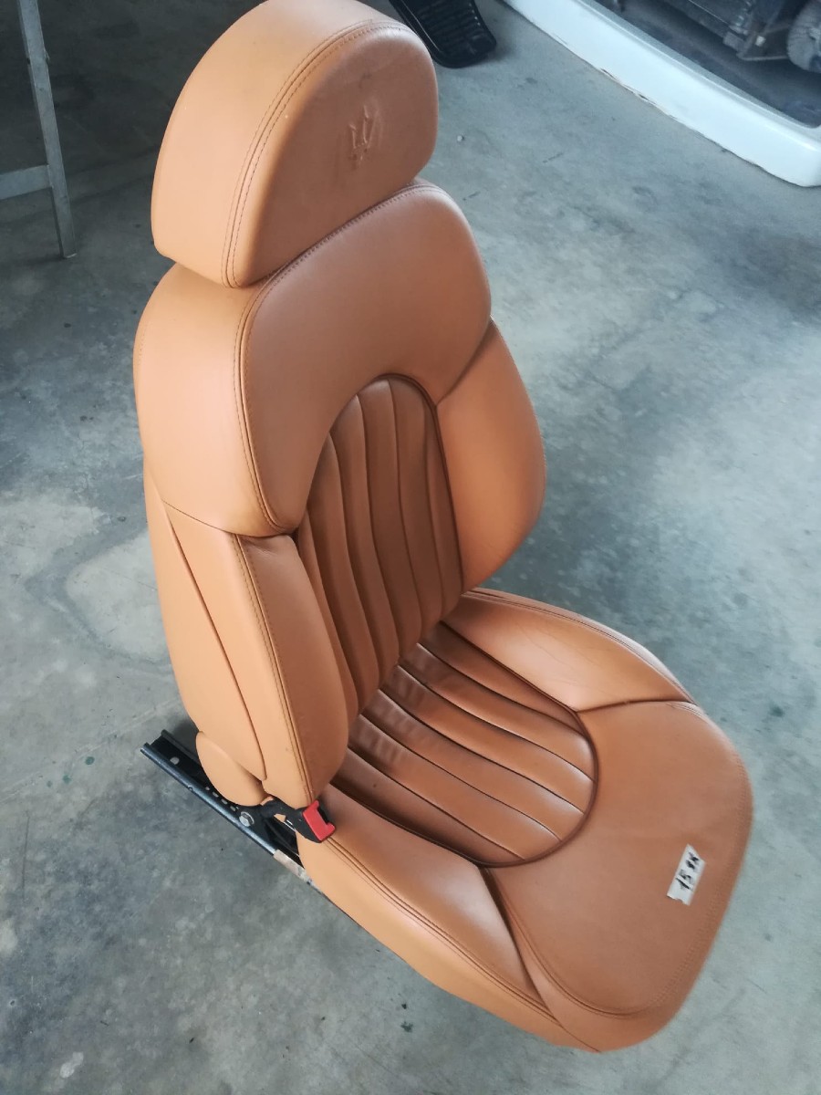 Für Maserati Sitz abzugeben Baujahr BJ -