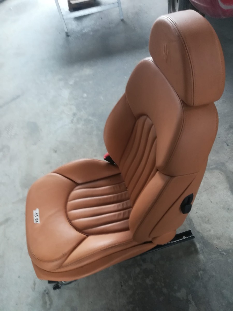 Für Maserati Sitz abzugeben Baujahr BJ -