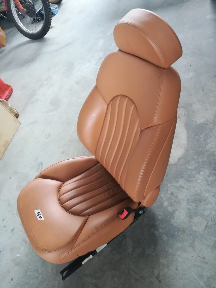 Für Maserati Sitz abzugeben Baujahr BJ -