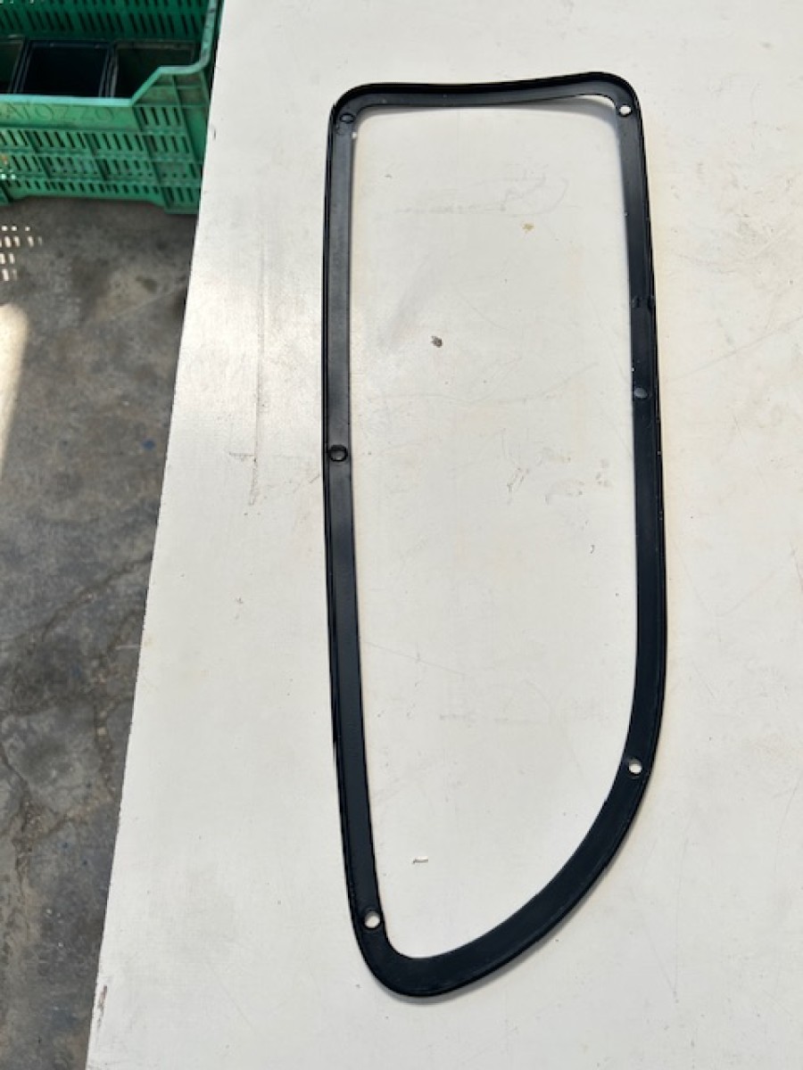 Karosserieteile für Maserati Indy zu verkaufen Baujahr BJ -