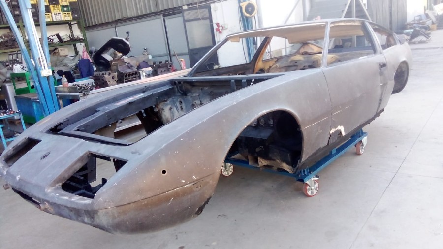 Karosserieteile für Maserati Indy zu verkaufen Baujahr BJ -