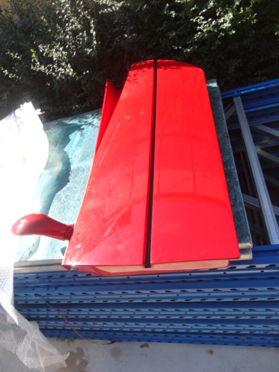 Karosserieteile für Ferrari F40 abzugeben Baujahr BJ -