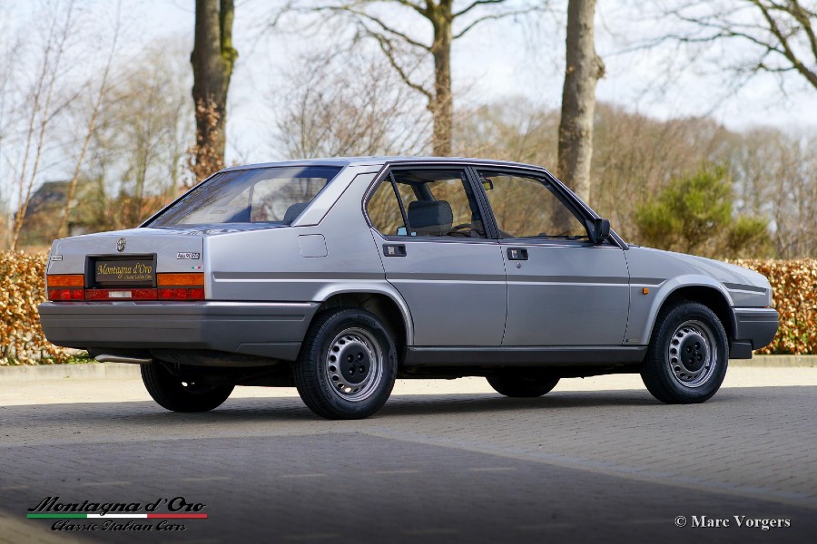 Alfa Romeo 90 2.0 IE in gutem Zustand steht zum Verkauf Baujahr BJ 03/1985