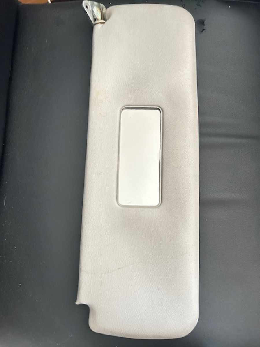 Für Maserati Karosserieteile abzugeben Baujahr BJ -