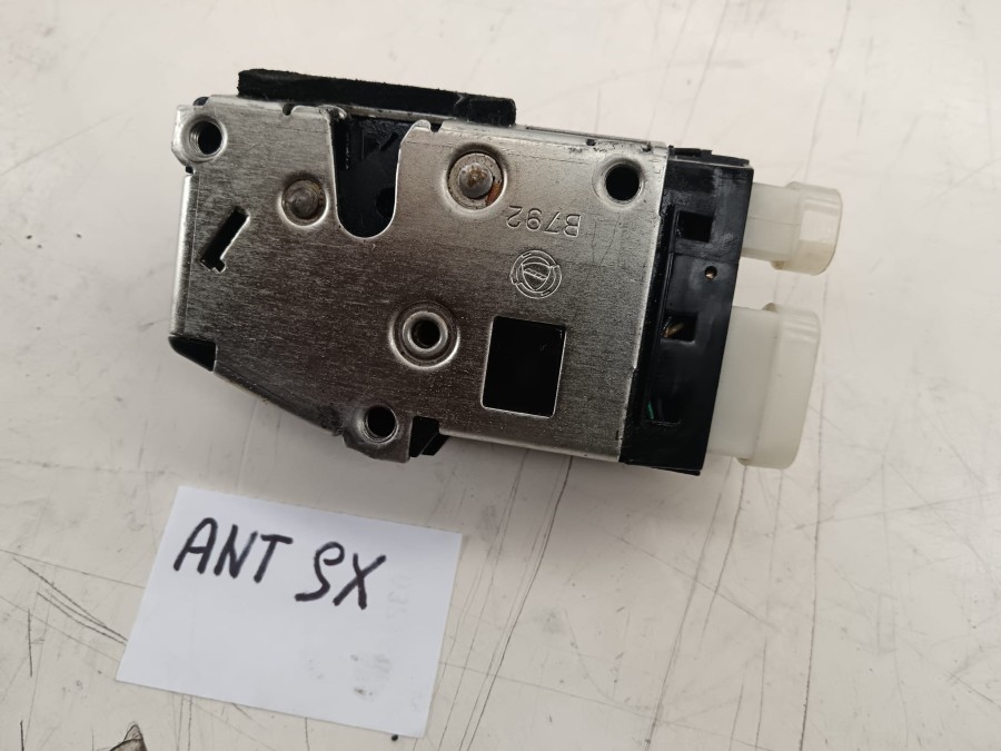 Für Maserati Karosserieteile zu verkaufen Baujahr BJ -