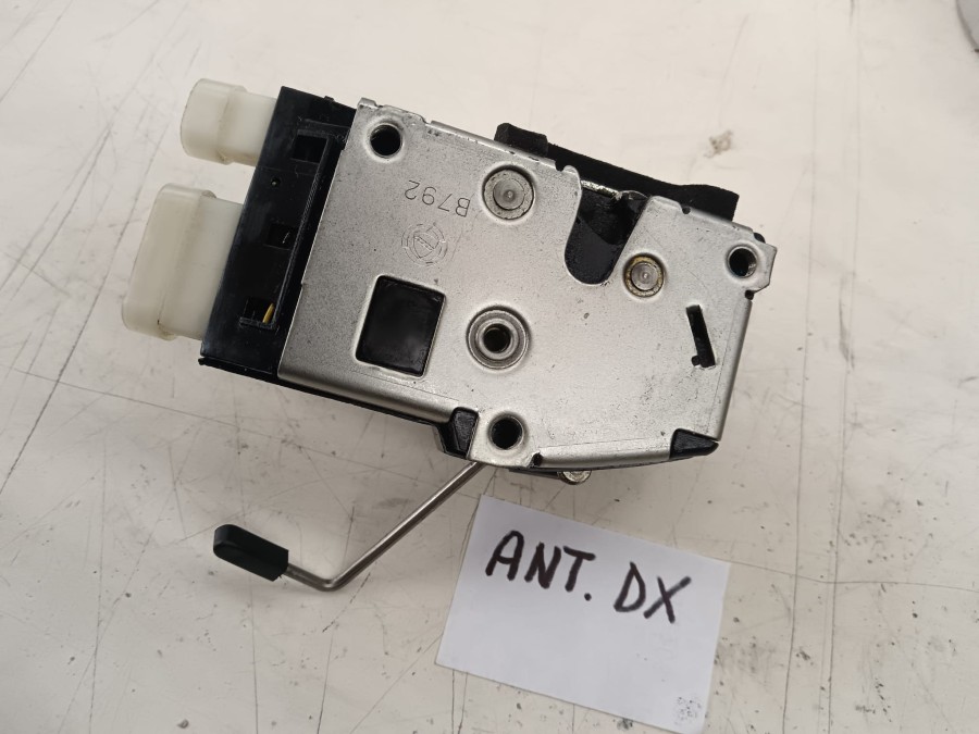 Für Maserati Karosserieteile zu verkaufen Baujahr BJ -