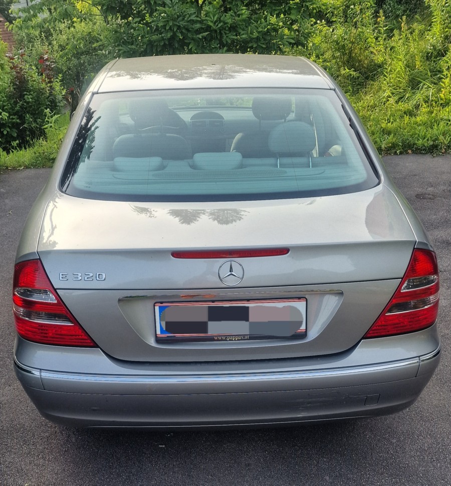 Mercedes Benz E-Klasse E 320 Elegance Limousine, Automatic Baujahr BJ 07/2002
