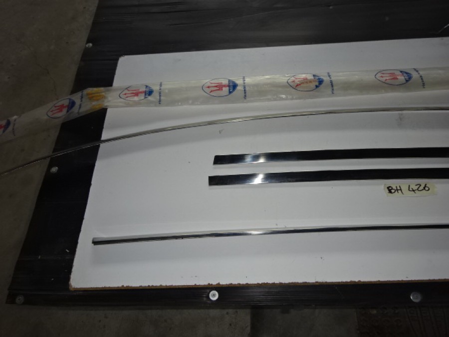 Karosserieteile für Maserati abzugeben Baujahr BJ -