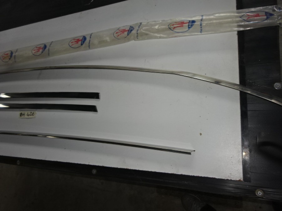 Karosserieteile für Maserati abzugeben Baujahr BJ -