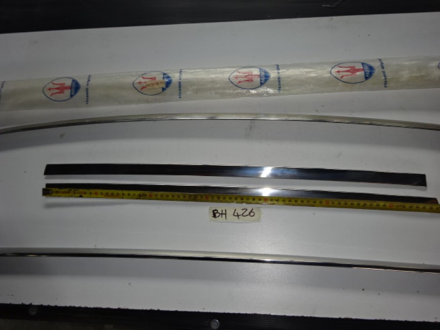 Karosserieteile für Maserati abzugeben Baujahr BJ -