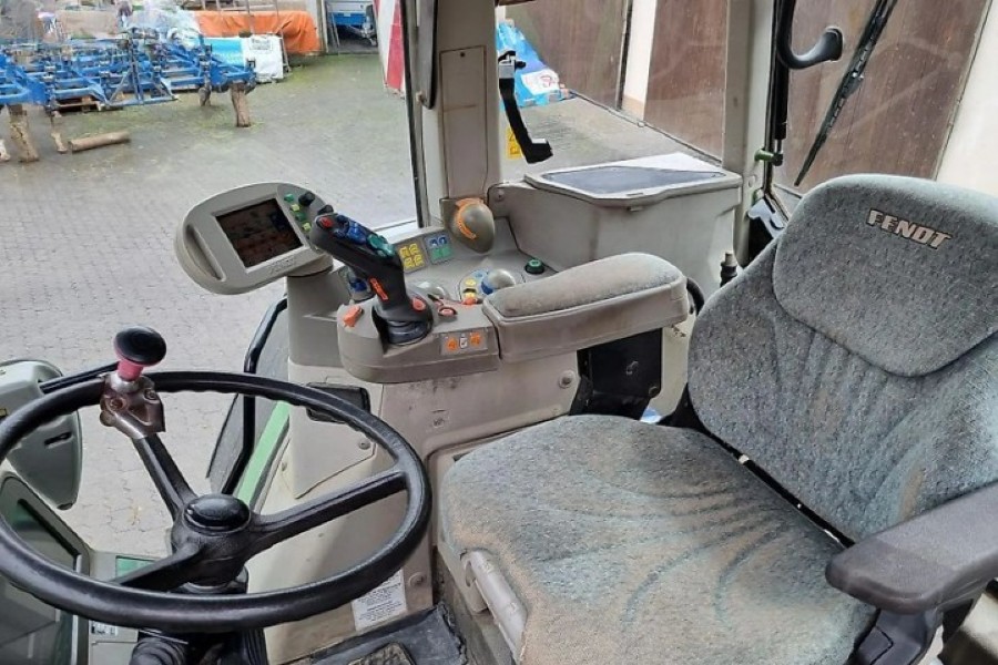 Top: Fendt 818 Vario steht zum Verkauf Baujahr BJ 04/2005