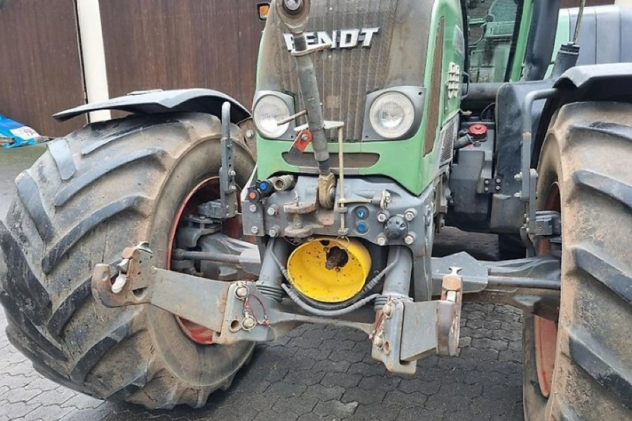 Top: Fendt 818 Vario steht zum Verkauf Baujahr BJ 04/2005