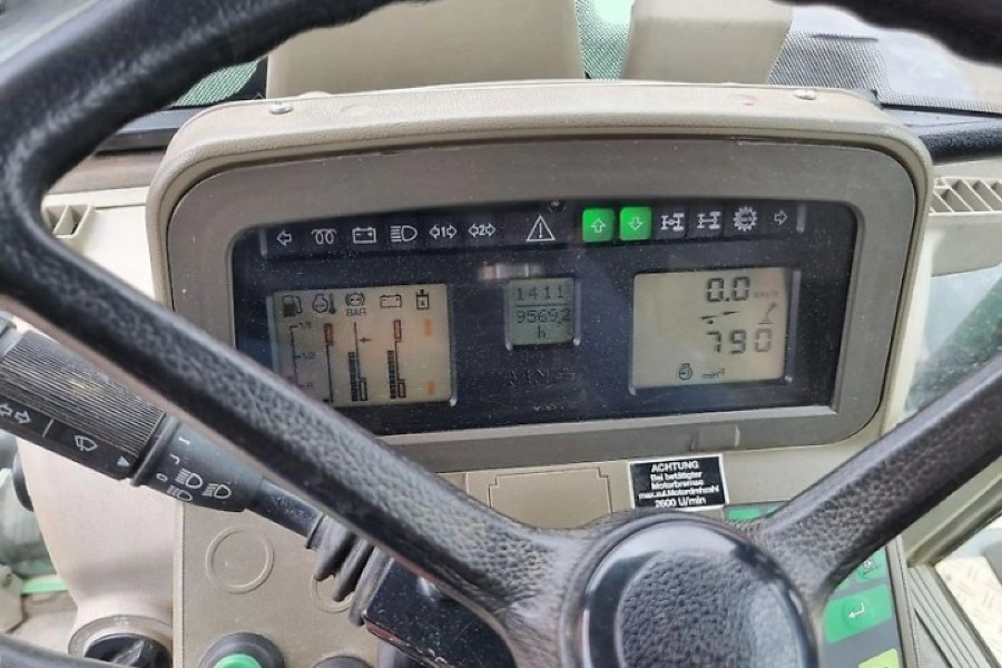 Top: Fendt 818 Vario steht zum Verkauf Baujahr BJ 04/2005