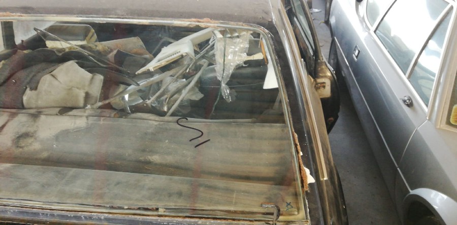 Für Ferrari 400 Windschutzscheibe abzugeben Baujahr BJ -