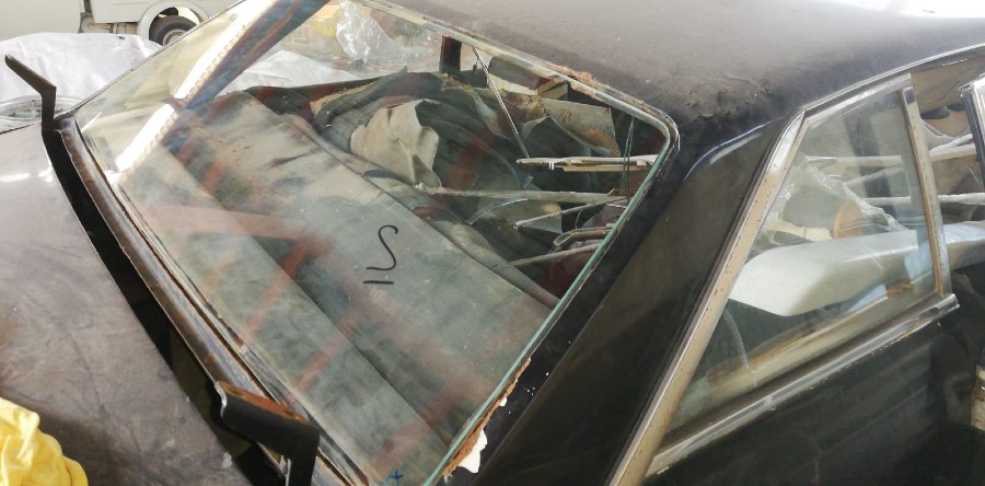 Für Ferrari 400 Windschutzscheibe abzugeben Baujahr BJ -