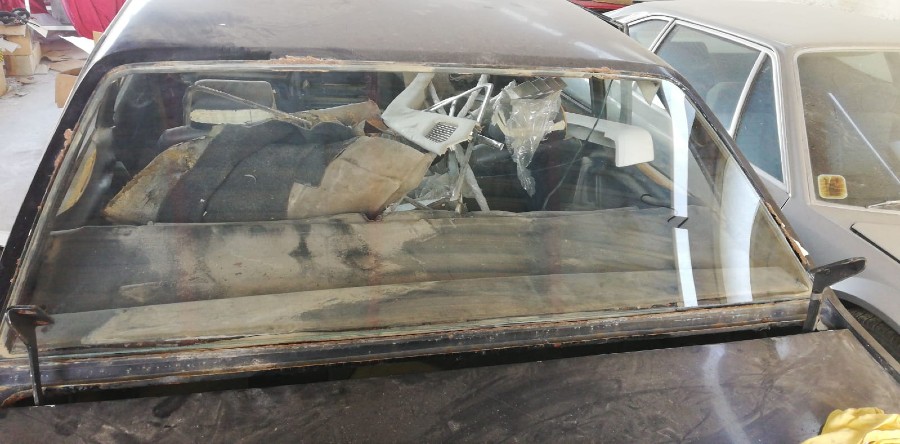 Für Ferrari 400 Windschutzscheibe abzugeben Baujahr BJ -