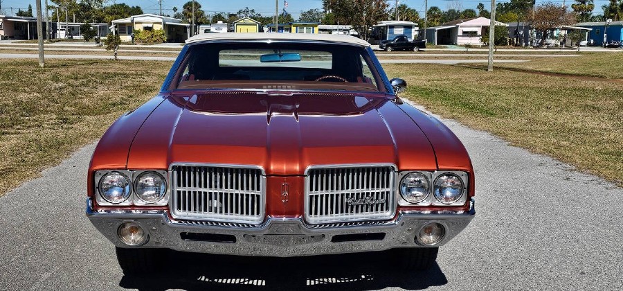 Oldtimer Oldsmobile Cutlass in makellosem Zustand Baujahr BJ 10/1971