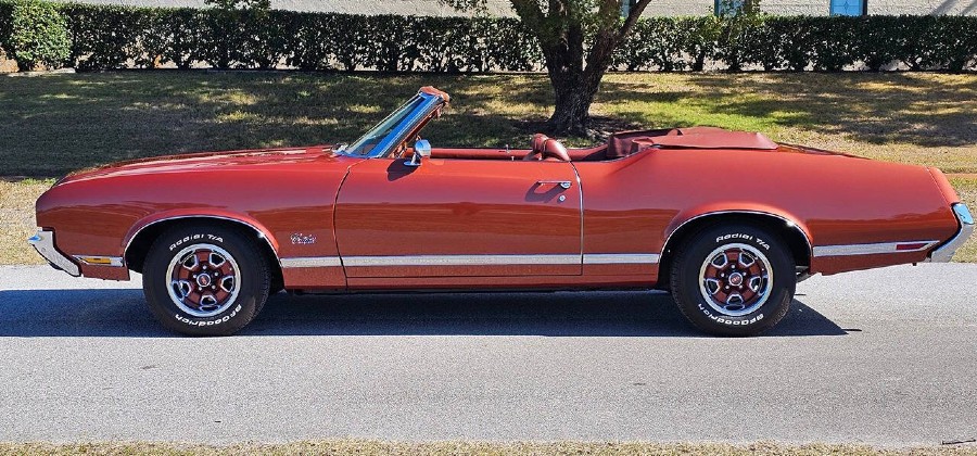 Oldtimer Oldsmobile Cutlass in makellosem Zustand Baujahr BJ 10/1971