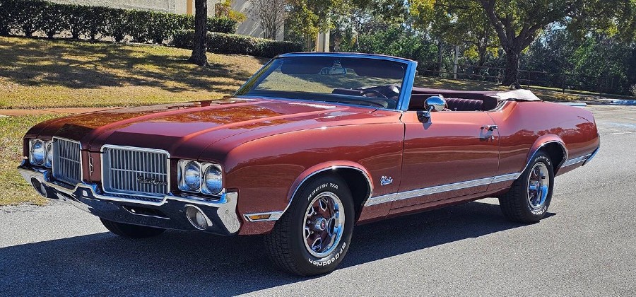 Oldtimer Oldsmobile Cutlass in makellosem Zustand Baujahr BJ 10/1971