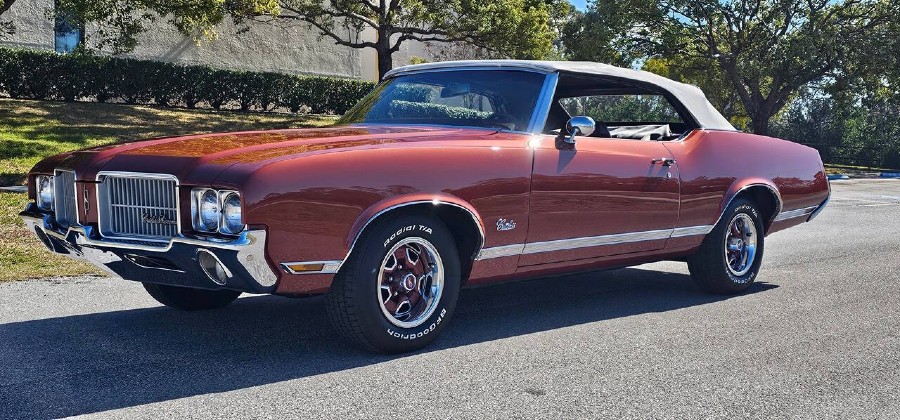 Oldtimer Oldsmobile Cutlass in makellosem Zustand Baujahr BJ 10/1971