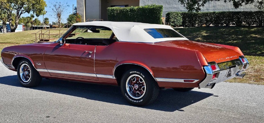 Oldtimer Oldsmobile Cutlass in makellosem Zustand Baujahr BJ 10/1971