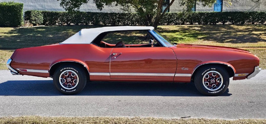 Oldtimer Oldsmobile Cutlass in makellosem Zustand Baujahr BJ 10/1971